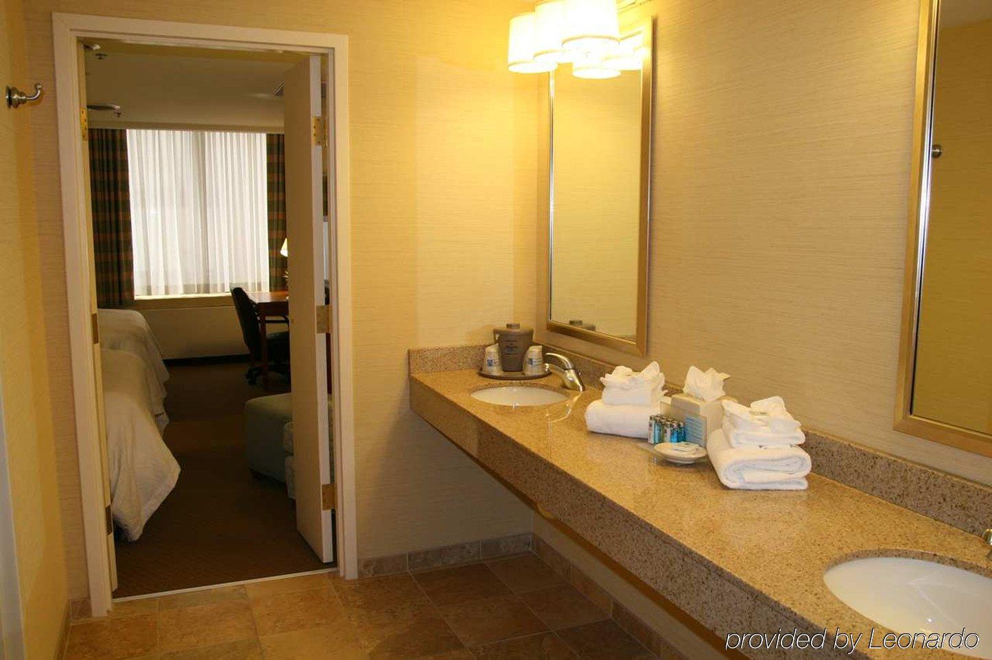 Hampton Inn & Suites Milwaukee Downtown Room photo